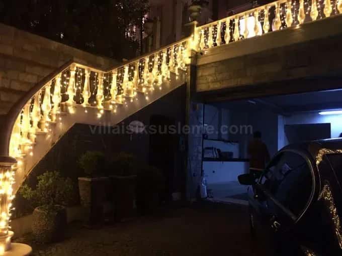 Villa dış merdiven korkuluğunda sarkıt LED